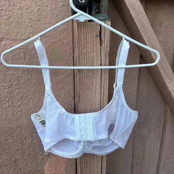 Vintage Bali Underwire Bra Made in US
Dead stock New With Tag - Picture 4 of 4